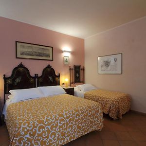 Camera con letto king size
